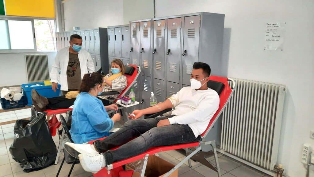 “Give blood, save life!”