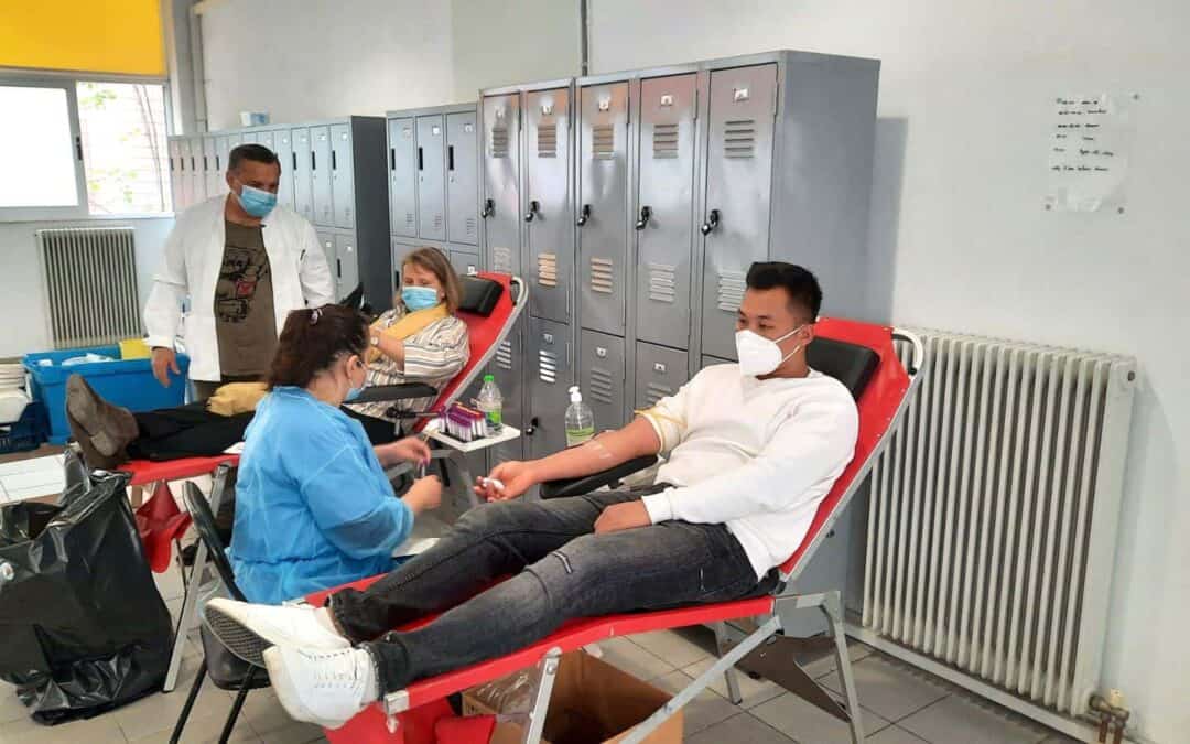 “Give blood, save life!”
