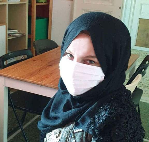 Eleni, one of our volunteers, makes masks for METAdrasi’s children