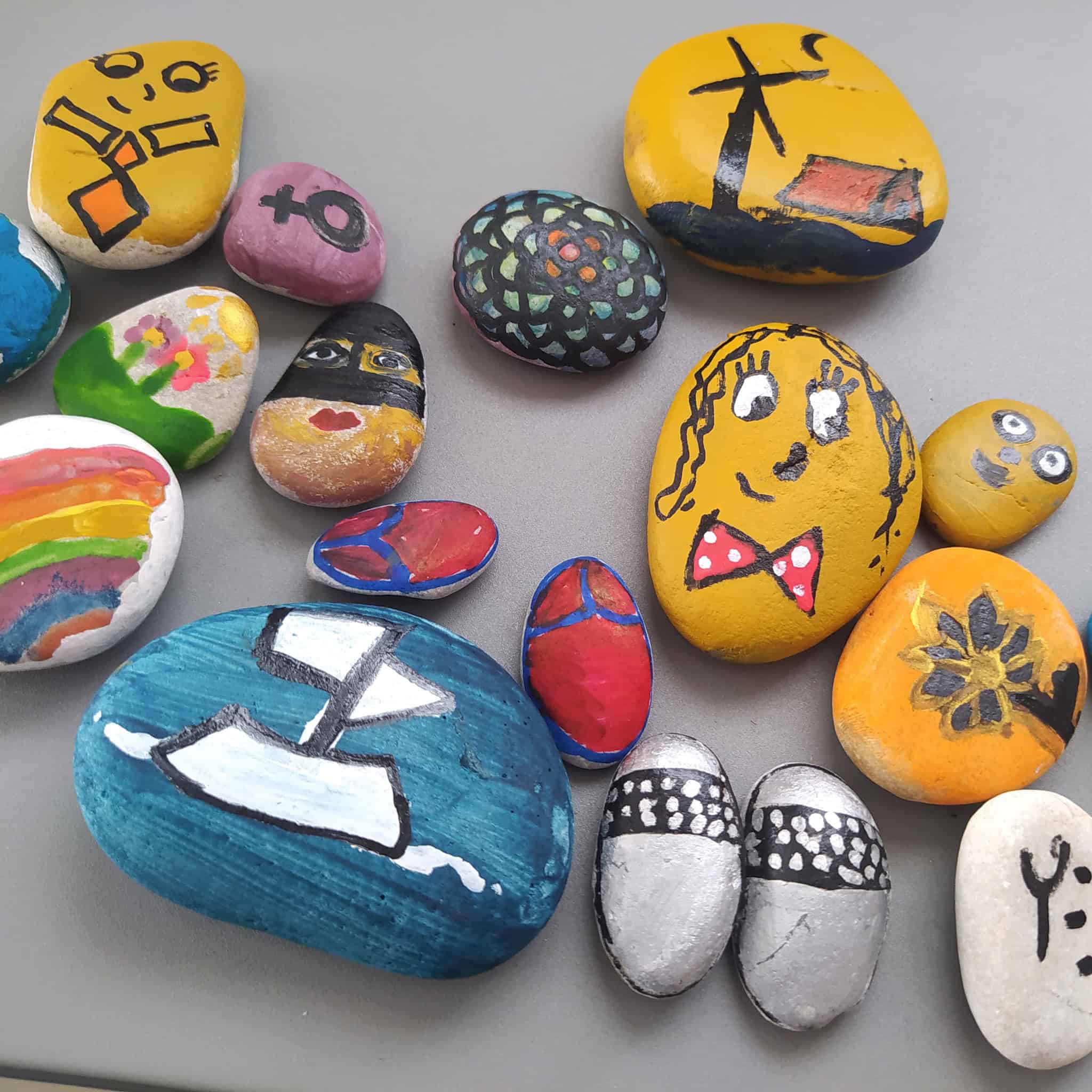 Metadrasi - The little creations of the unaccompanied children of our Transit Accommodation Facility in Samos 1 Metadrasi - METAdrasi taf Samos pebbles