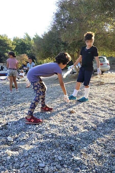 Our children from the Transit Accommodation Facilities in Chios and Samos contribute to the protection of the environment on the occasion of the World Coast Day