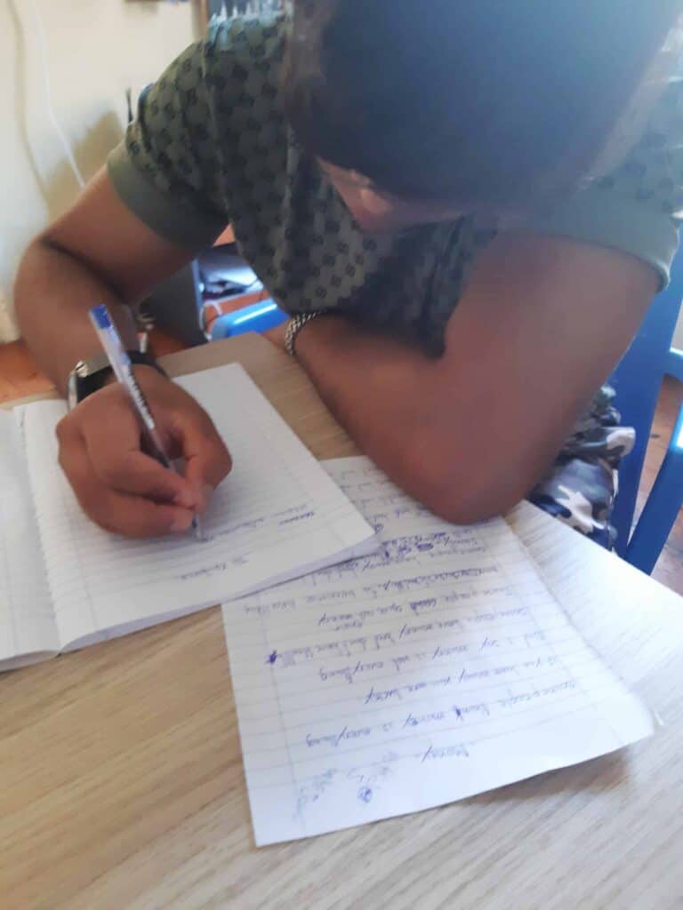 “Τα χρήματα”: η πρώτη συγγραφική προσπάθεια ενός ασυνόδευτου ανηλίκου