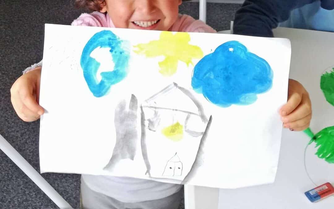 Communication with unaccompanied children through painting