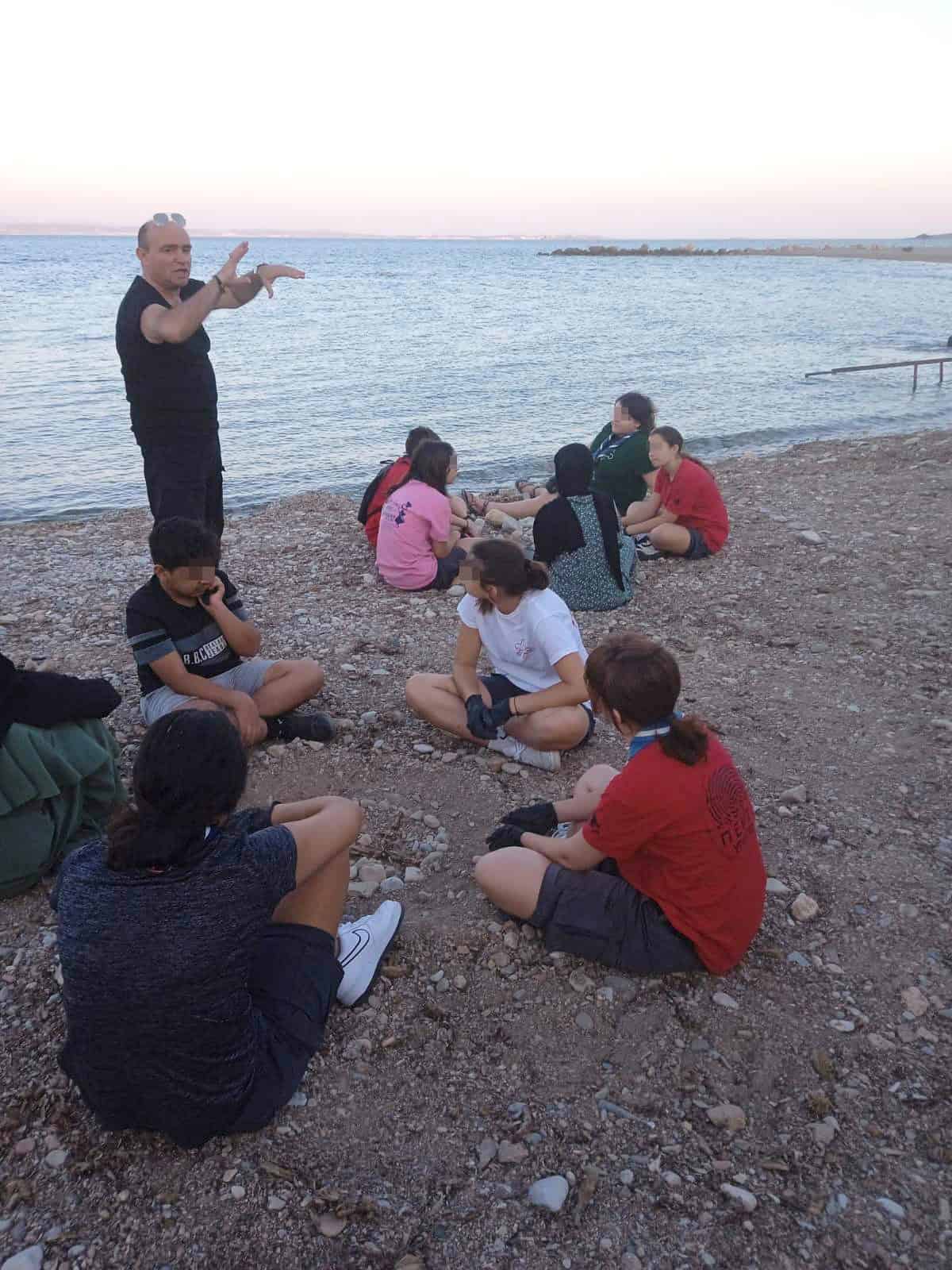 Metadrasi - The unaccompanied children clean a beach in Chios 2 Metadrasi - METAdrasi chios shelter beach cleaning 3