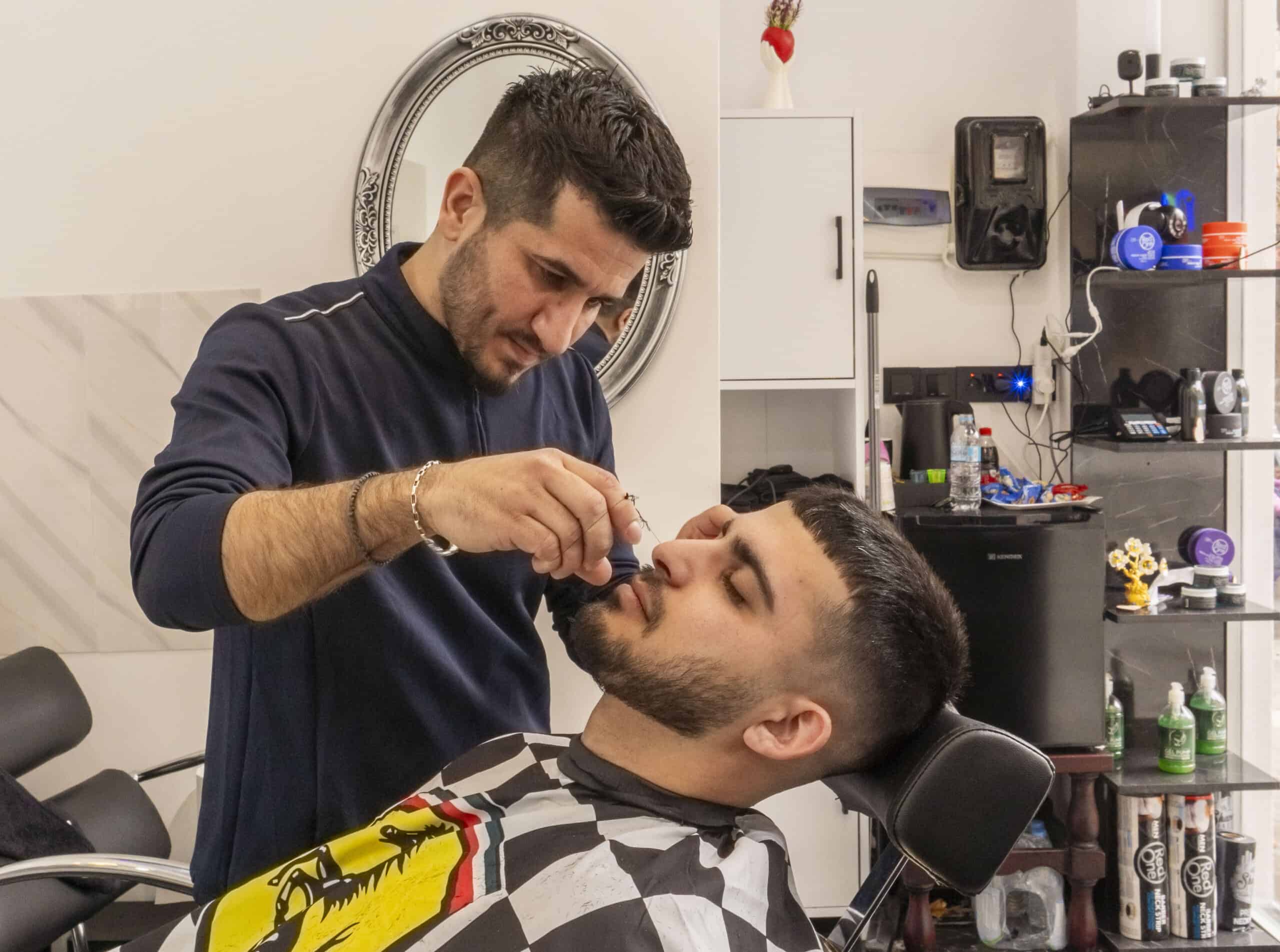 Metadrasi - Brwa Albadwee: The refugee who opened his own hair salon in Thessaloniki 1 Metadrasi - METAdrasi stories Brwa 1 scaled