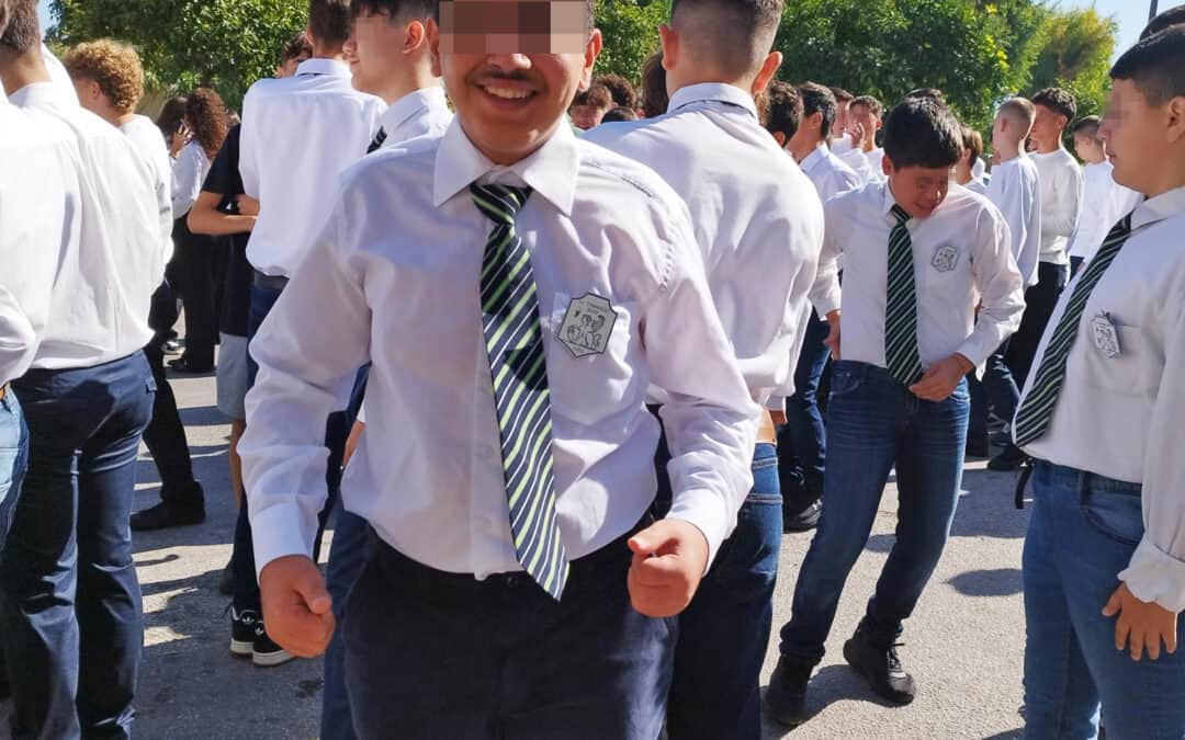Ένα ασυνόδευτο παιδί από τη Συρία στην παρέλαση της 28ης Οκτωβρίου