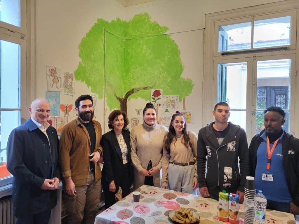 The Ambassador of France and the Ambassador of Germany visit our shelter in Chios