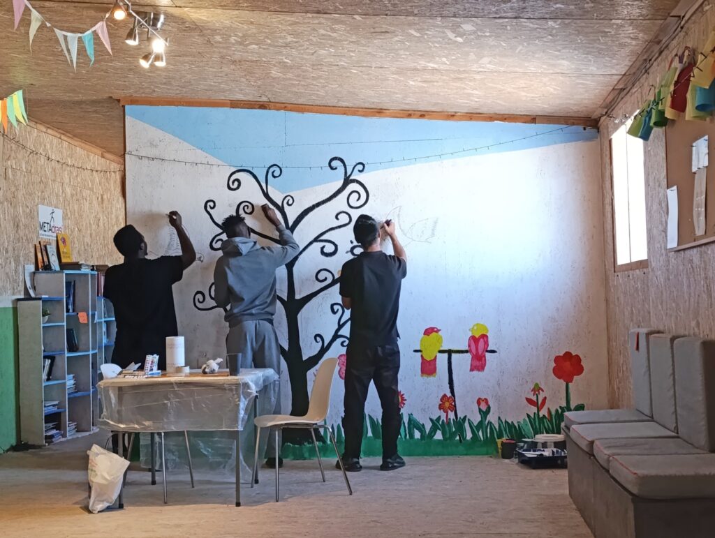 Metadrasi - Συλλογική ζωγραφιά στο Community Center της ΜΕΤΑδρασης στο Πολύκαστρο 3 Metadrasi - METAdrasi Polykastro 2
