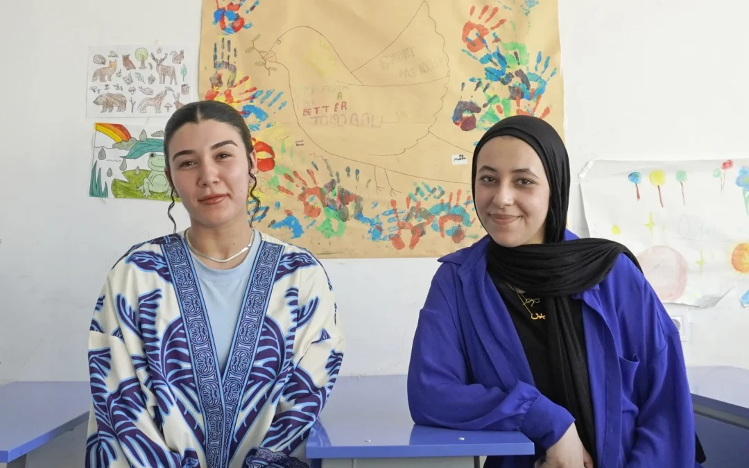 Nermine και Warda: Δύο φίλες, εθελόντριες δασκάλες προσφύγων, μοιράζονται την εμπειρία τους