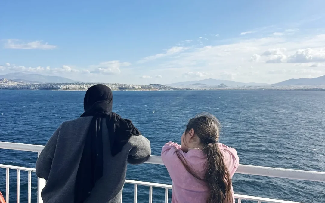 Metadrasi - Τουρίστες για μια μέρα: επίσκεψη τμήματος μαθημάτων ελληνικής γλώσσας στην Ακρόπολη 1 Δύο ημέρες, δύο ομάδες συνοδών, ένας στόχος: Η ασφαλής συνοδεία ασυνόδευτων παιδιών